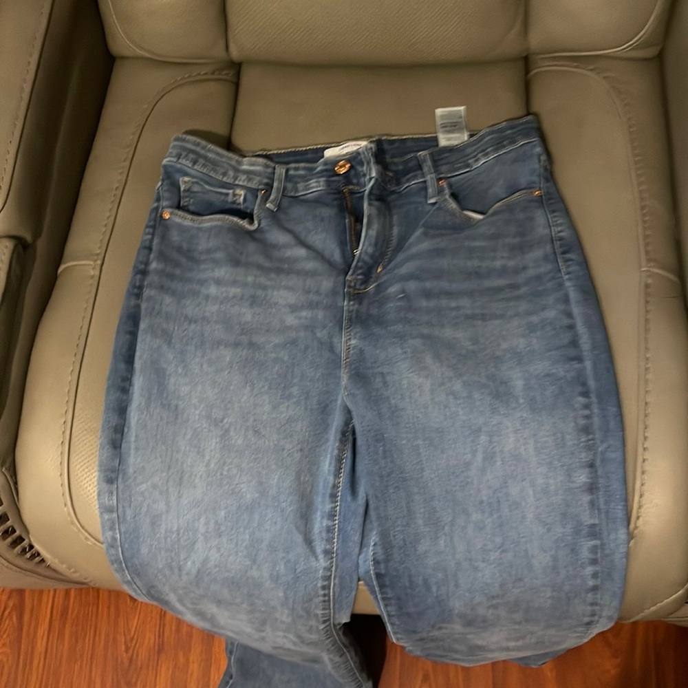 Ultra high-rise crop flare blue Levi jeans